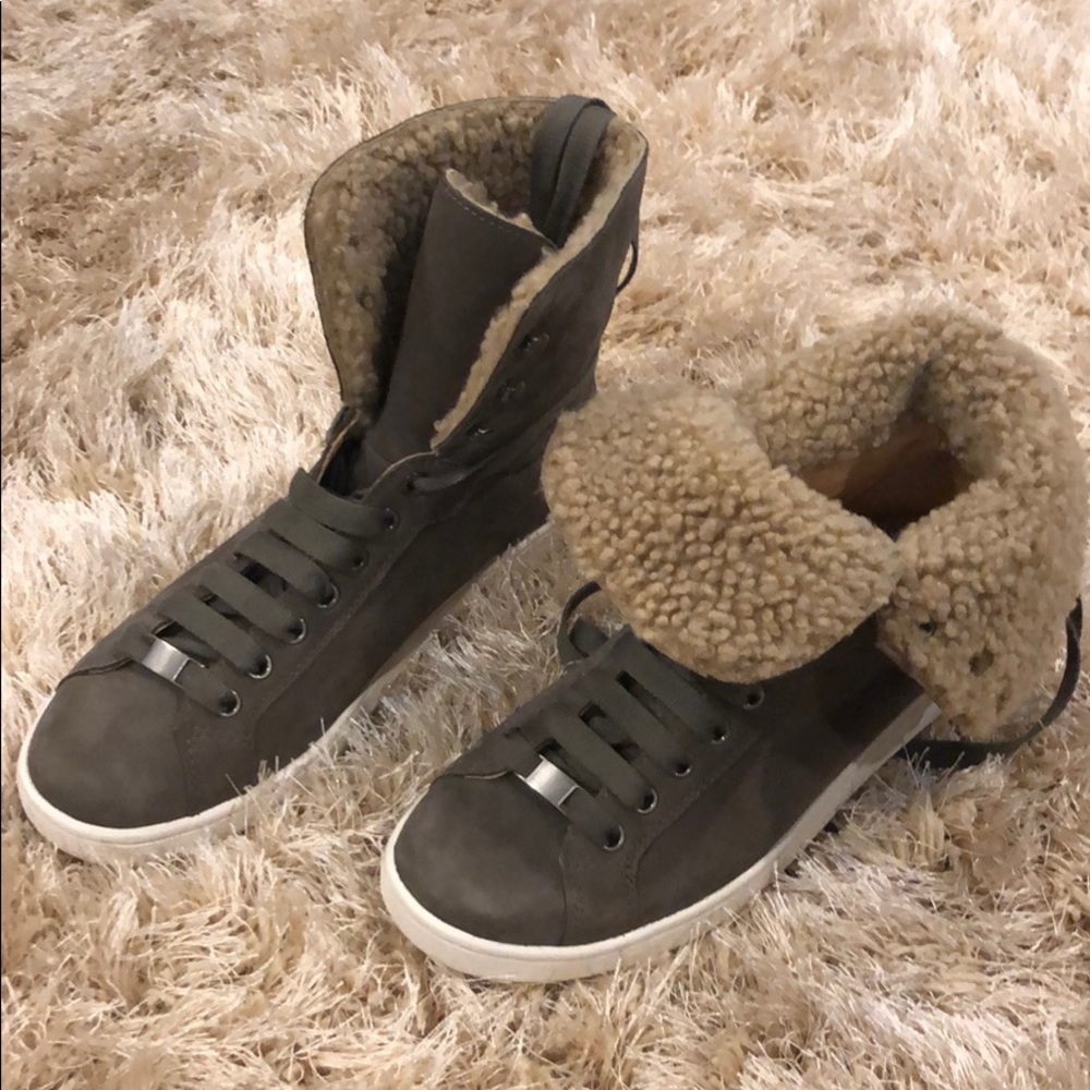 Ugg Sneakers size 9! Only worn once!!